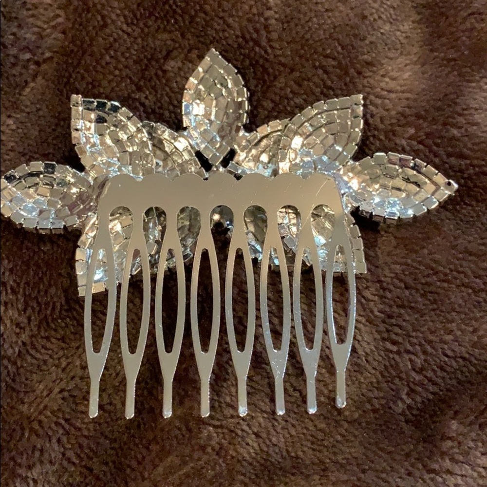 Hair Rhinestone Flower Comb - Picture 2 of 3
